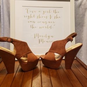 💋EUC Adriana New York Blinda Heels size 9💋